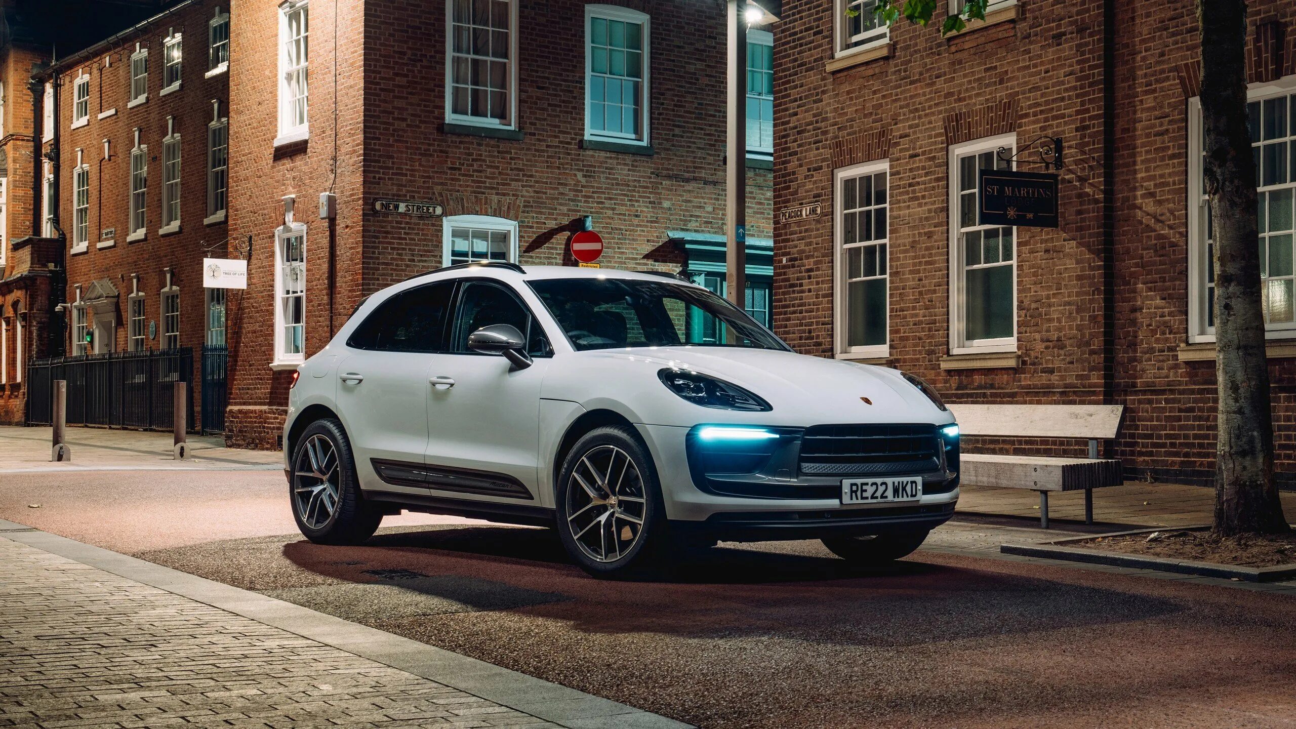 Макан образом. Porsche Macan 2022. Porsche Macan t 2022. Porsche Macan 2022 Wallpaper. Порше Макан 2022.