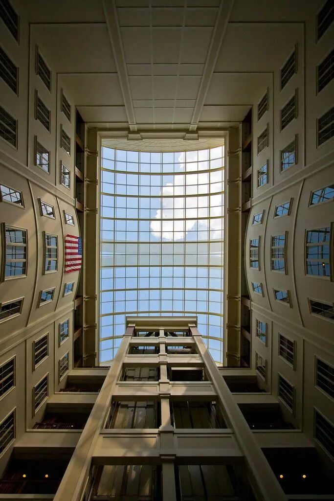 Стройка внутри здание. Build inside. Эмпайр-стейт-билдинг офисы. Build inside. Офис google в калифорнии.