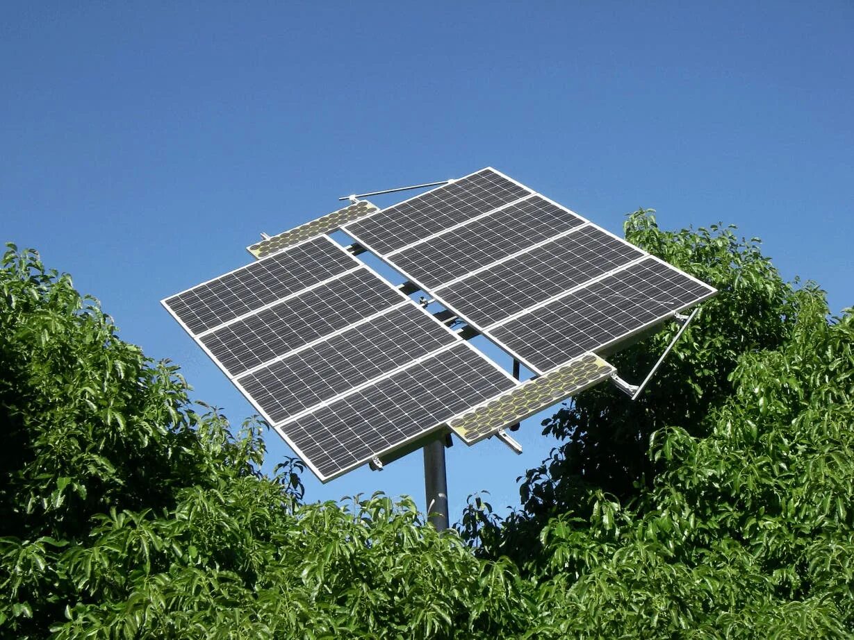 Solar tracker. Солнечный трекер (solar tracker). tracker solar panels. трекер для солнечных панелей. солнечная энергия.