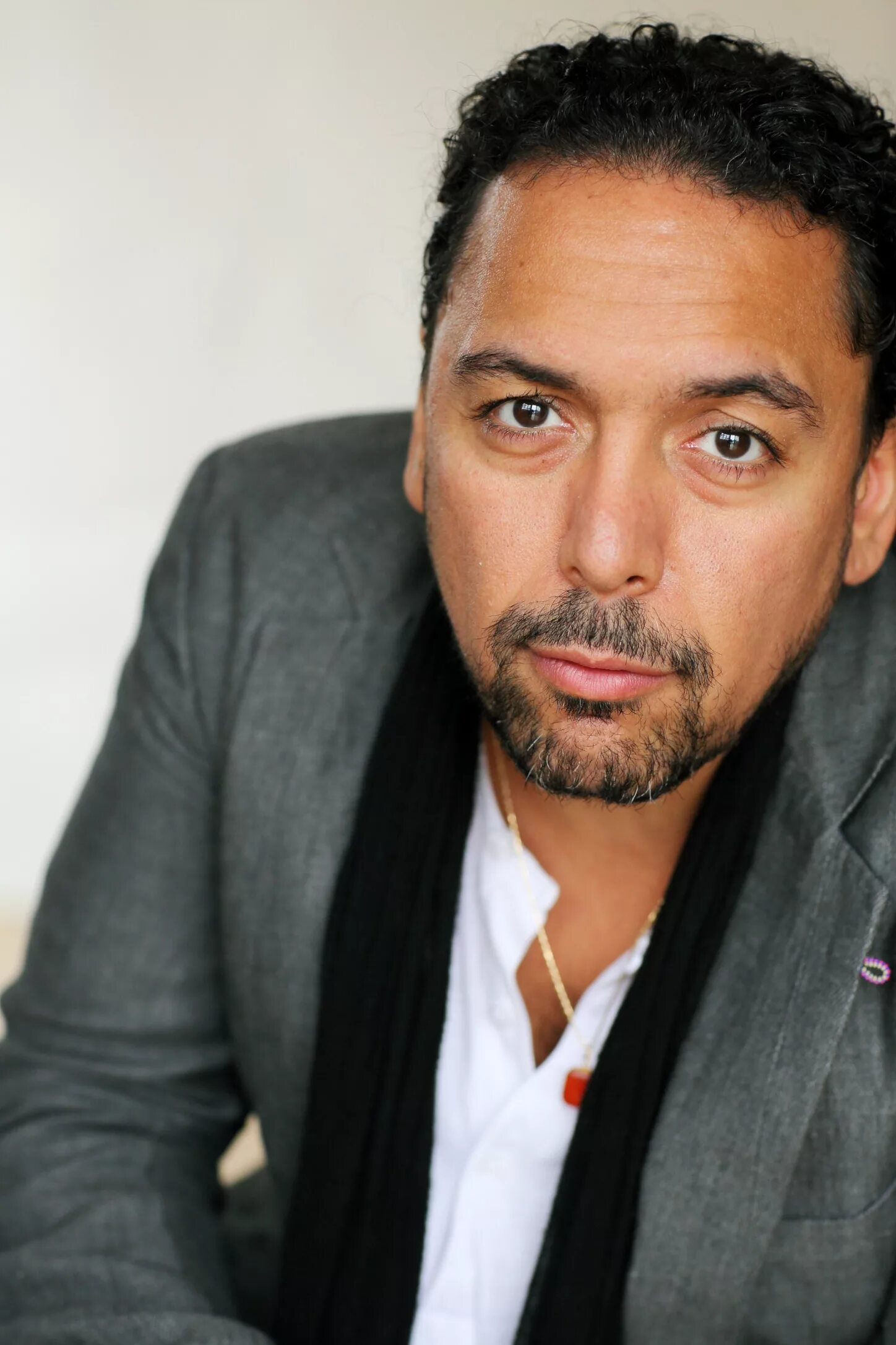 Феликс солис сопрано. Омар наварро озарк. Феликс солис омар наварро. Celebrity cruises логотип. Solis логотип.