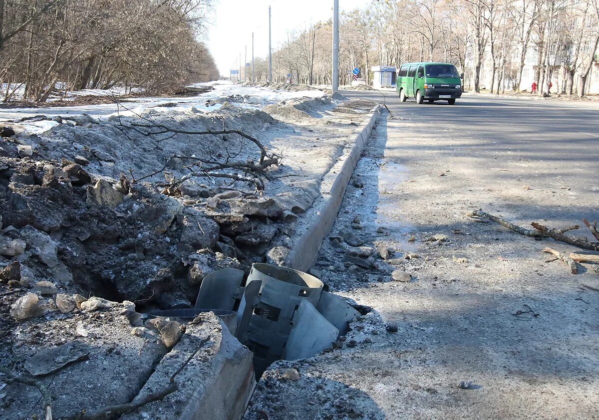 На украине ввели чп. Взрывы в Харькове 24 февраля 2022. Погибшие танки в Украине 2022.