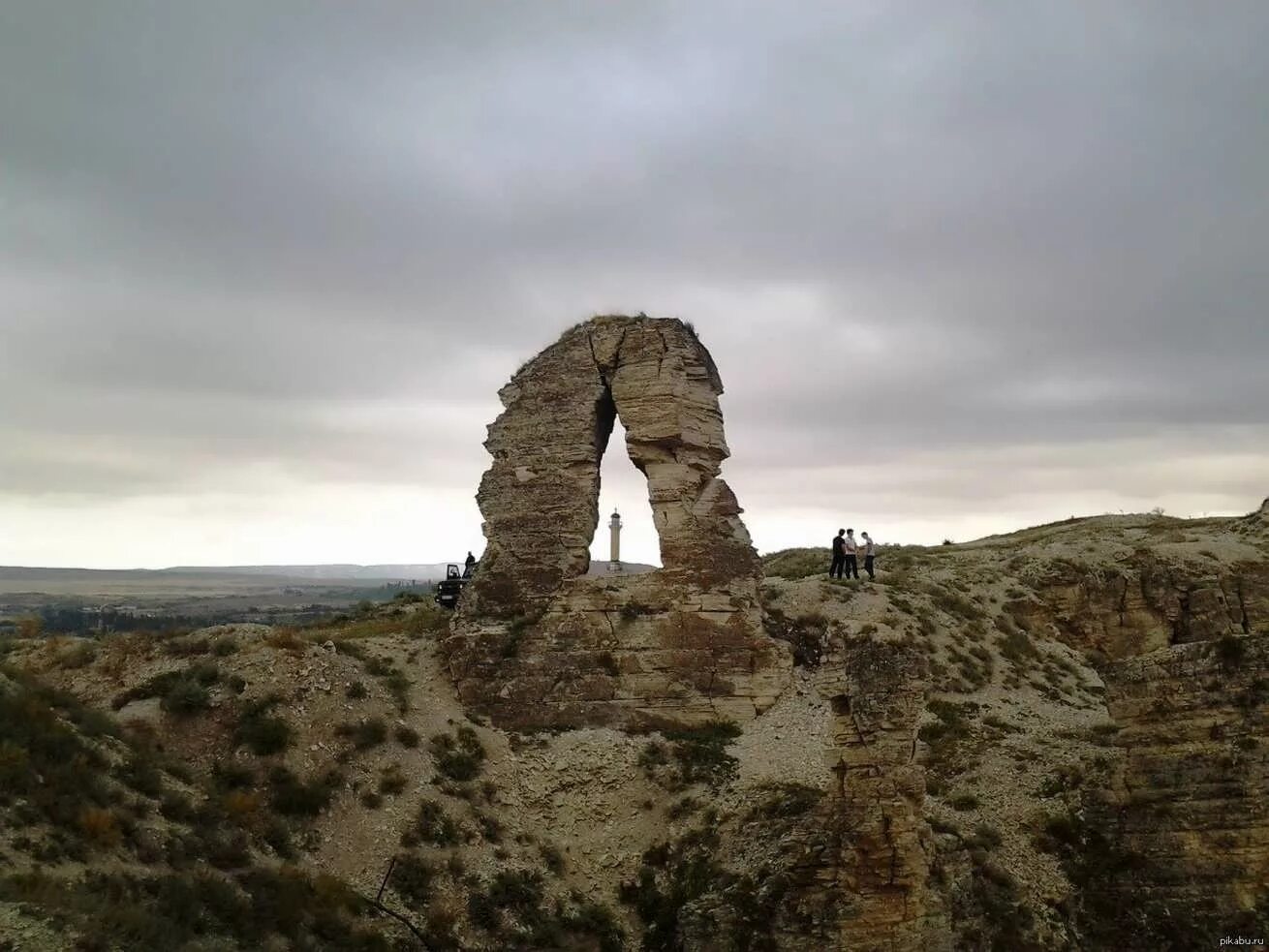 Губден. Каменная арка Губден. Губден Дагестан. Село Губден Карабудахкентского района. Губден горы.