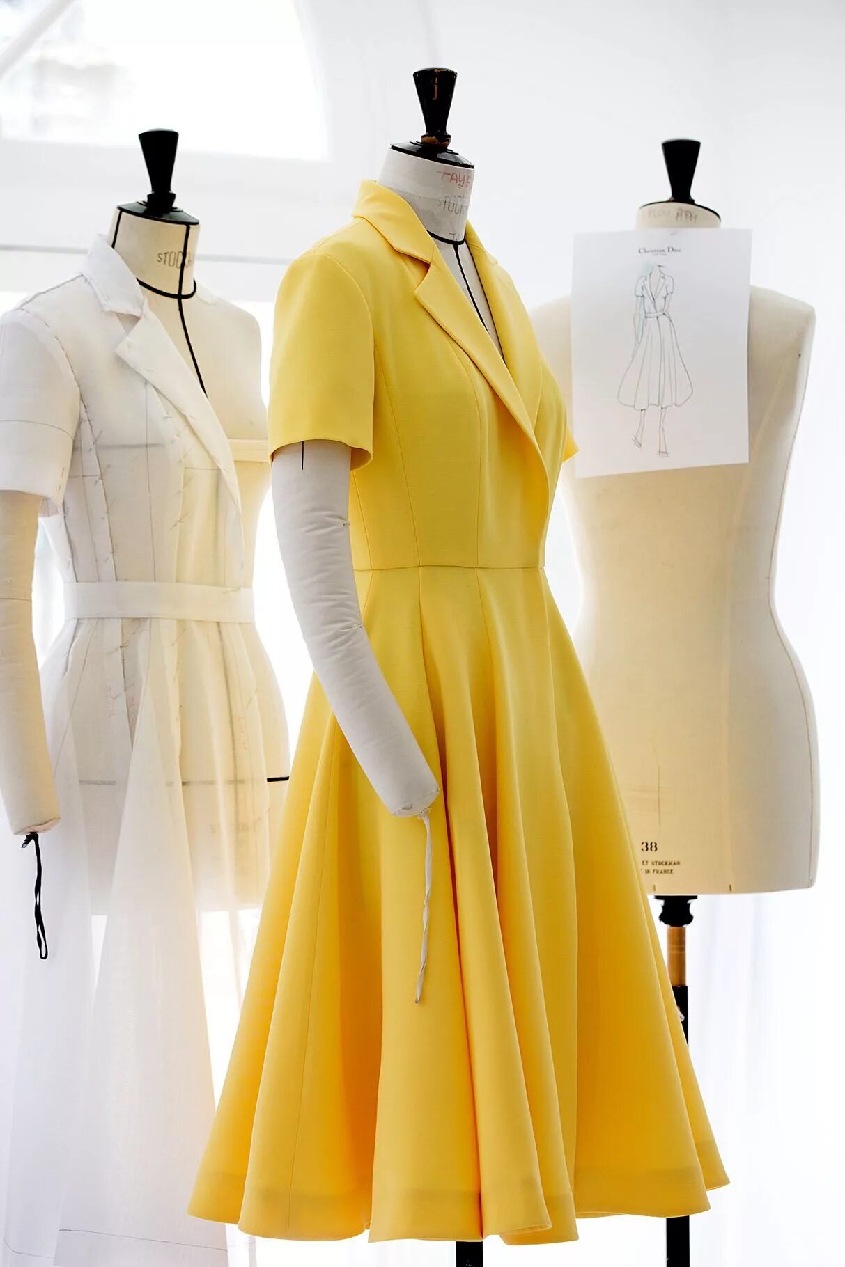 Christian dior atelier костюм. Пошить платье ателье. Платье из ателье. Кристиан диор ателье. Пошить платье ателье.