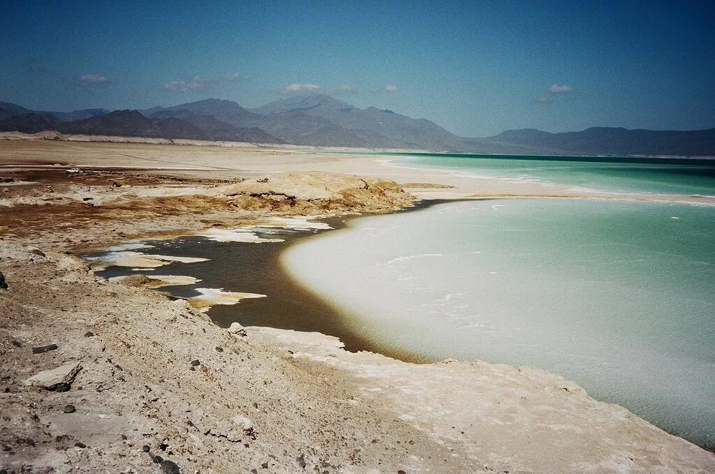 Самое соленое озеро на карте. Описание мертвого моря. Баскунчак бессточное озеро. Баскунчак соленое озеро. Классификация соленых озер.