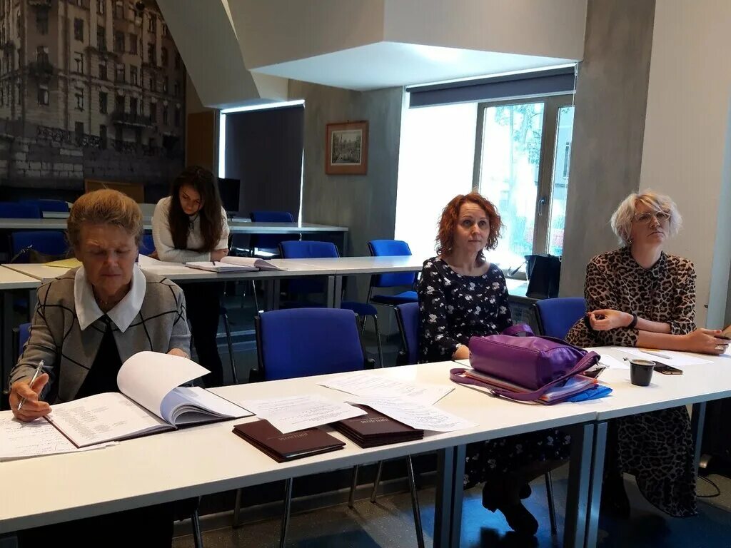 Свидетельство образец. Удостоверение о повышении квалификации в форме стажировки. Мой логопед лицензия. Дополнительное профессиональное образование спб. Сертификат секретаря.