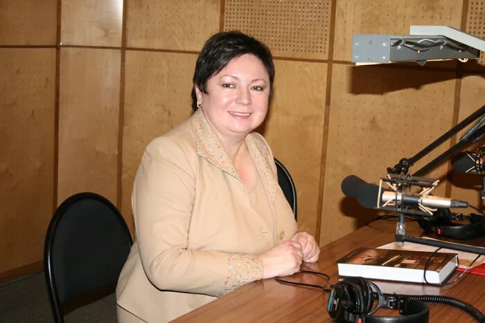 Исламский книжный магазин в грозном. Издательскому дому лет. Издательство питер. Газета гудок логотип. Издательский дом баннер.