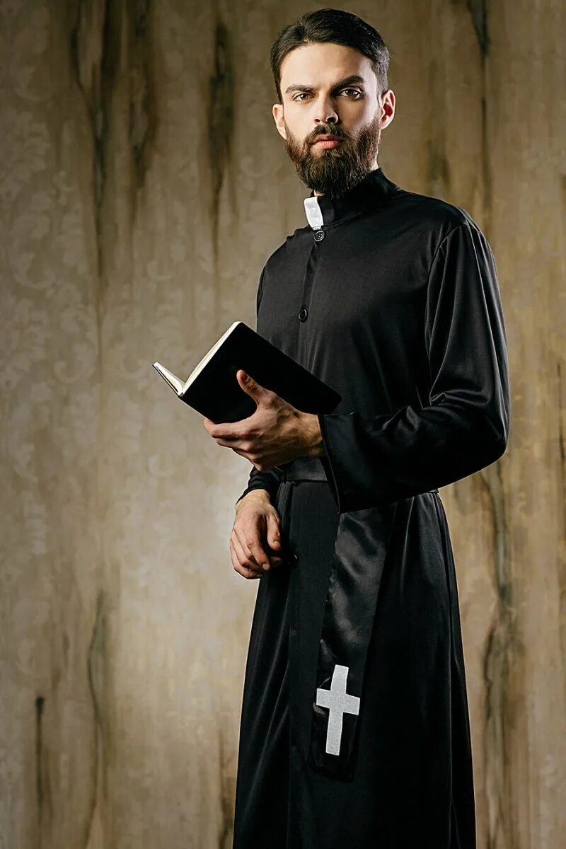 Падре Монтанелли. Католический священник Падре. Капеллан священник католический. Священник (Priest, Великобритания, 1994).
