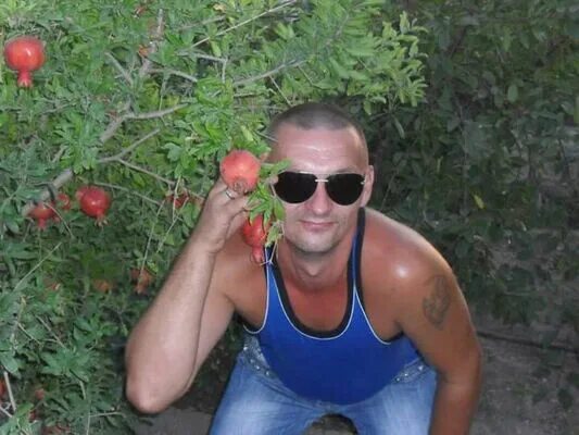 Салих садыков астрахань. Мужчина ищет мужчину астрахань. Мужики астрахань. Парни астрахани. Парни астрахани.