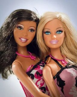 a que juega barbie lesbian.