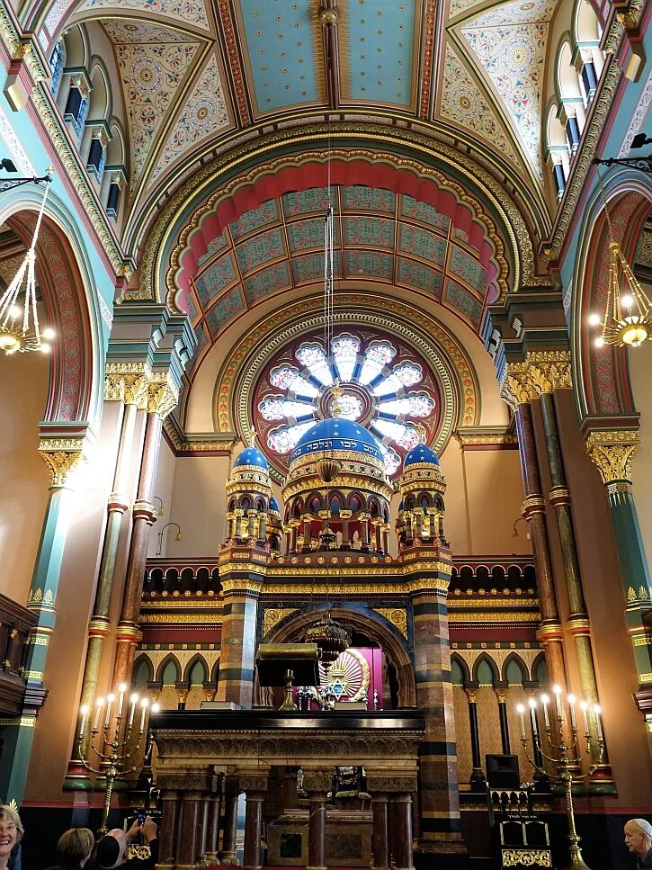 Синагога Целле. Большая хоральная синагога Санкт-Петербург. Синагога Субботицы. Регенсбургская синагога.