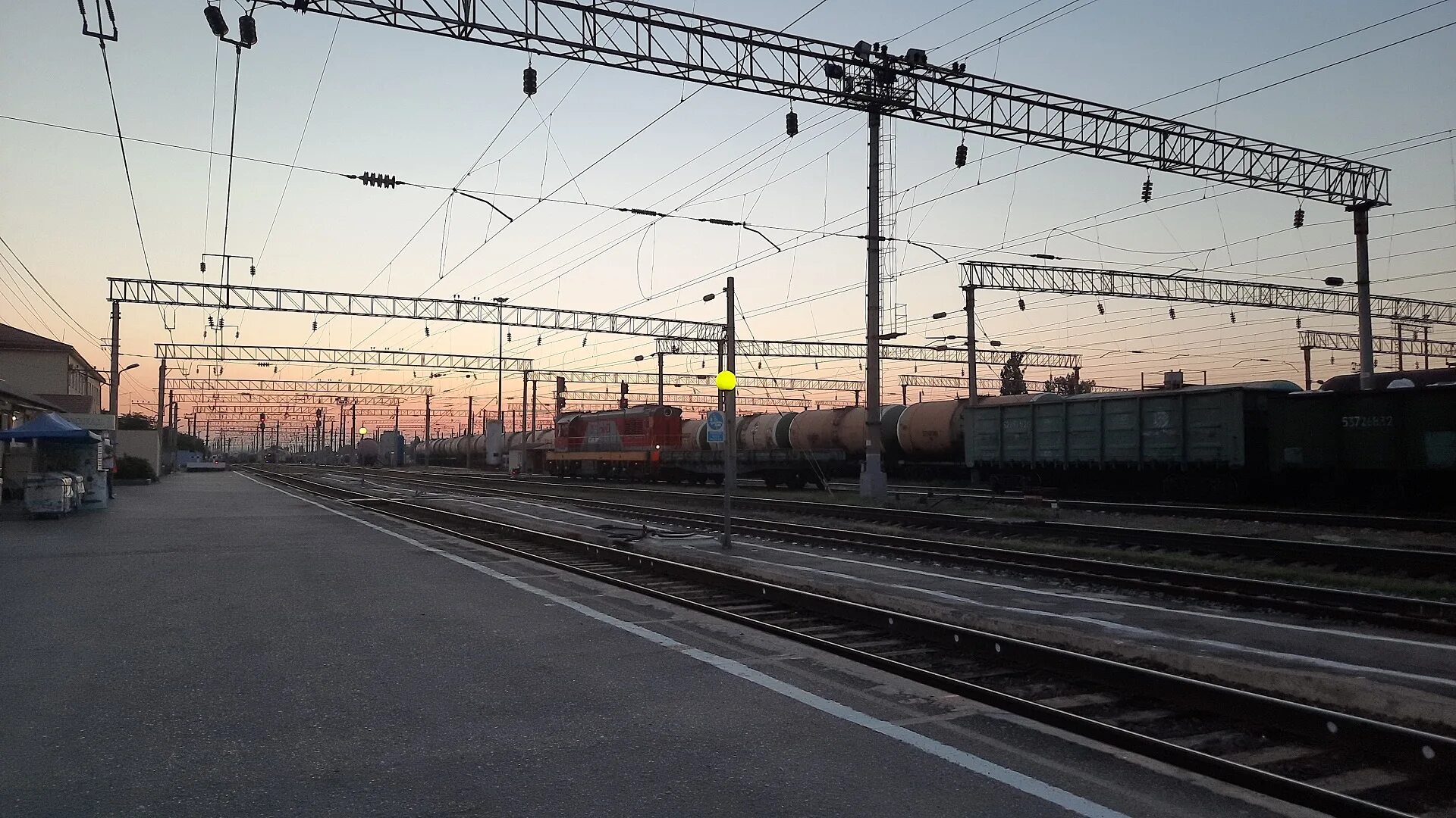 Поезд сальск петербург. Станция Сальск железная дорога. ЖД вокзал Сальск 2022. Вокзал станция Сальск. ЖД станция Батайск.