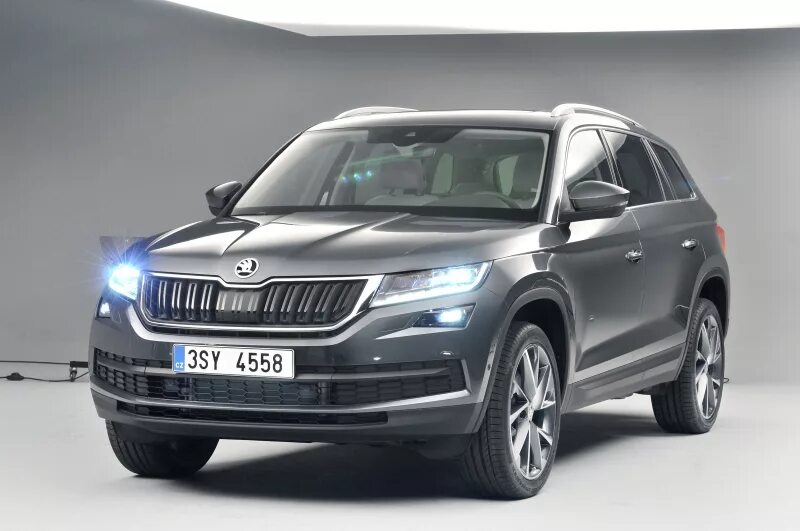 Кодиак лампы какие. Шкода кодиак 2025 7 местный. шкода кодиак семиместная. skoda codiaque 7 местная. шкода кодиак 2025 7ми местный.