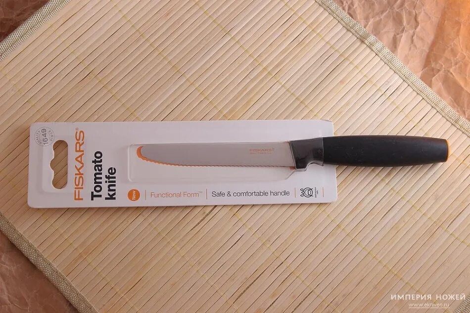 Нож для томатов fiskars. Нож для томатов fiskars 857104. Нож для томатов на деревянной ручке. Нож в рукоятку fiskars.