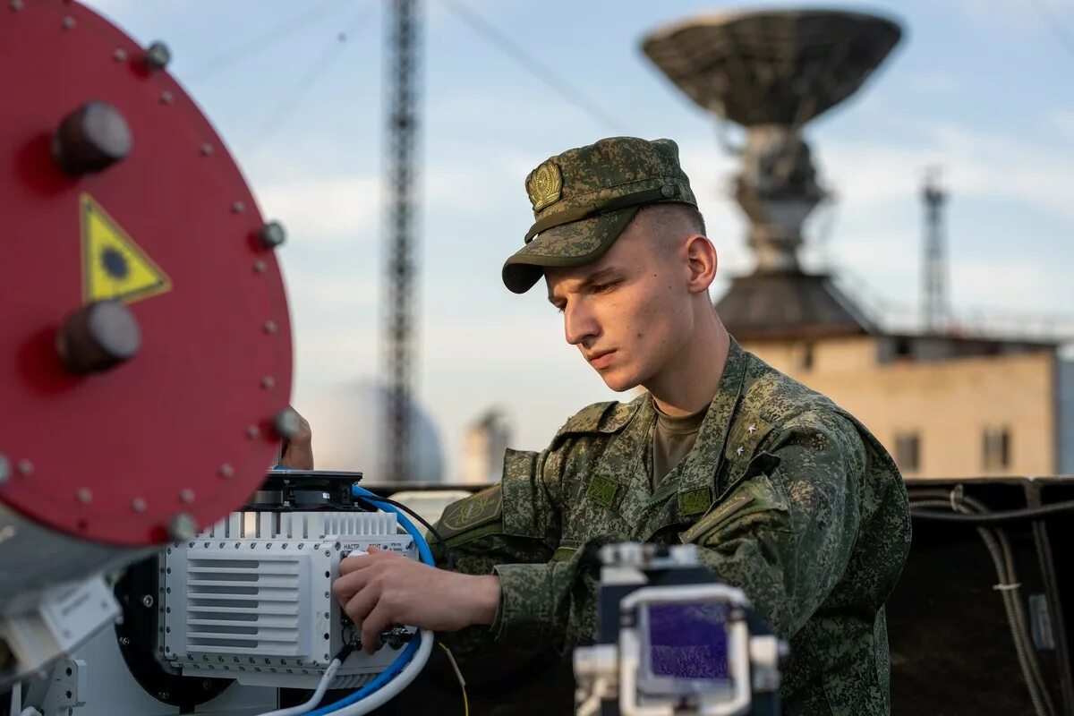 Военно космические силы это. ВКС войска РФ. Космические войска. Космические войска России. Армия военно космические войска.