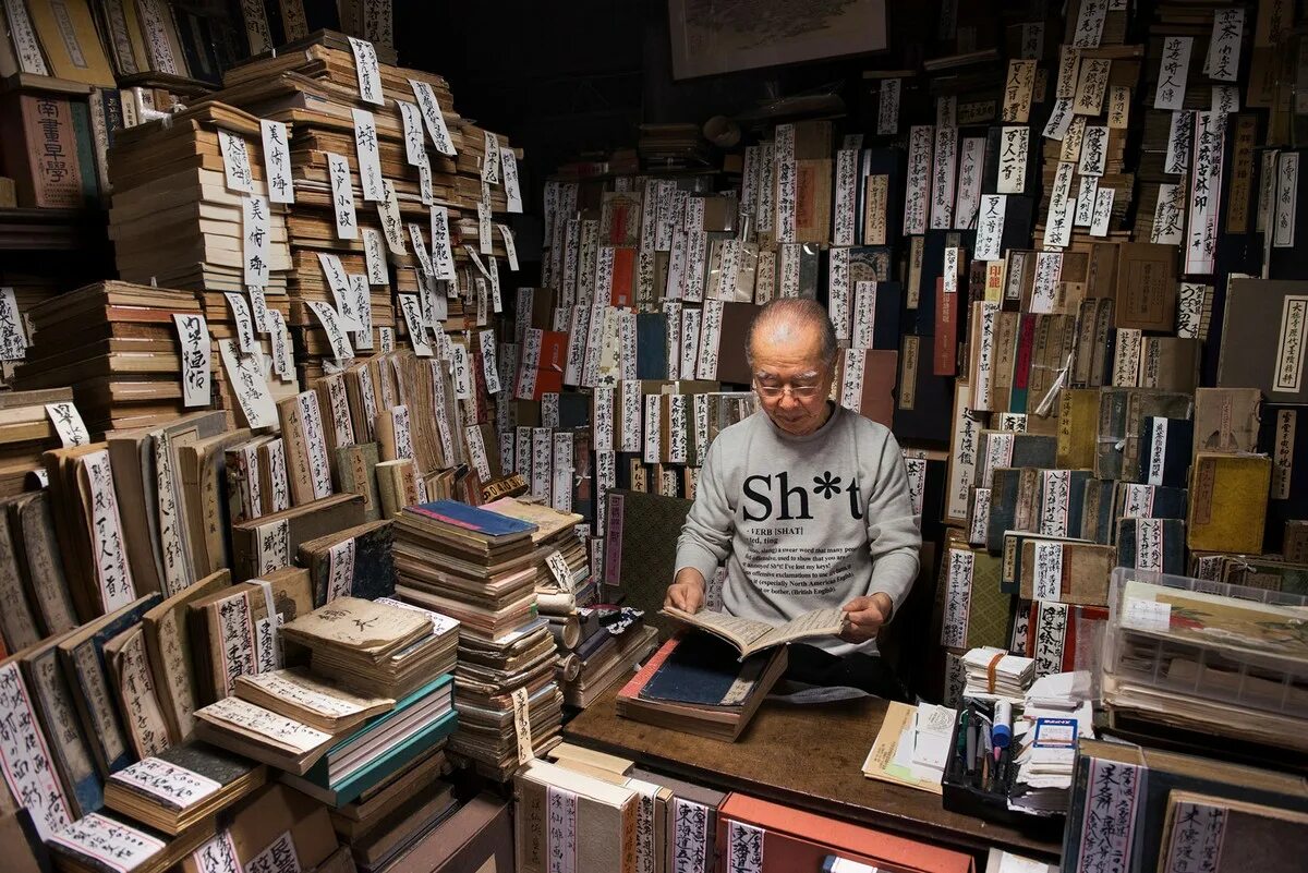 Общество любителей книг. Стив МАККАРРИ книги. Любитель книг. Steve MCCURRY. On reading. Читающая Планета.