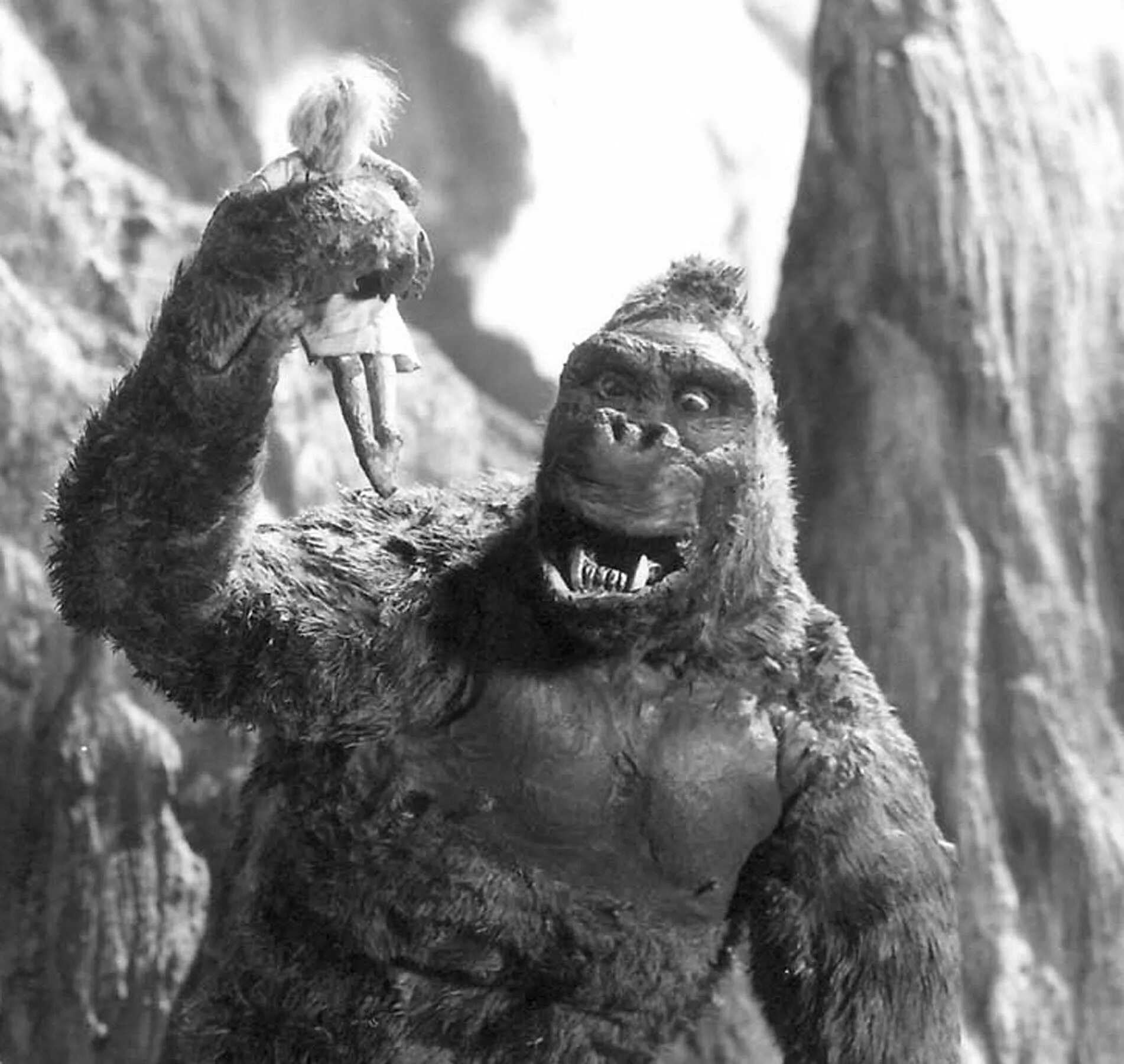 Поставь кинг конг. 1933 King Kong (Кинг Конг). Первый Кинг Конг 1933.