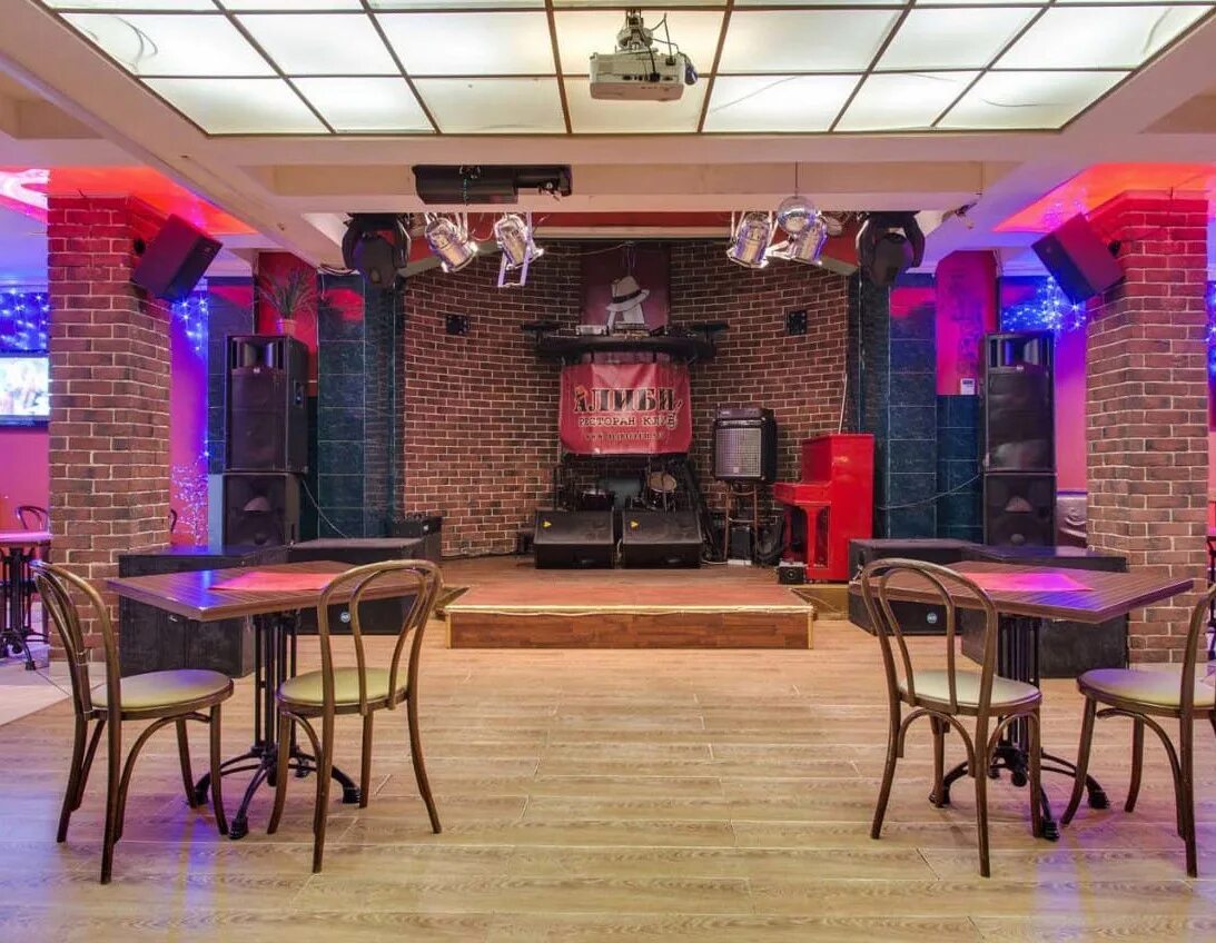Репаблик клуб москва. Интерьер караоке бара. Караоке ресторан бар москва. Ленинград клуб-караоке-ресторан. Кафе клубы ресторан клубы.