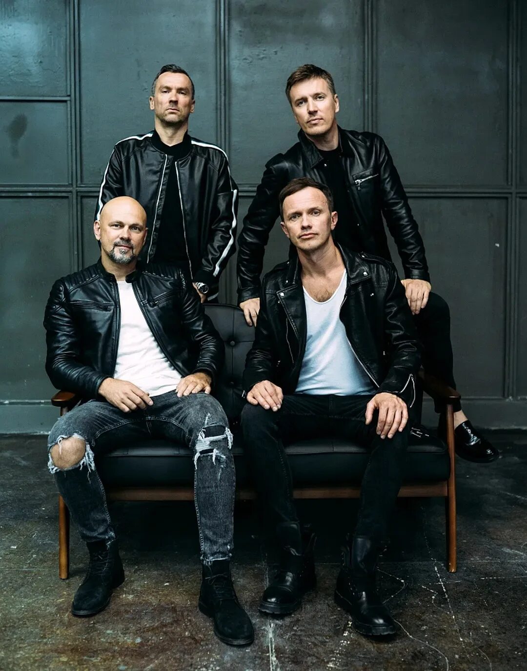 Кофейня форест пермь. Фо групп. Фо групп. Группы лаг. Фотосессия рок группы.