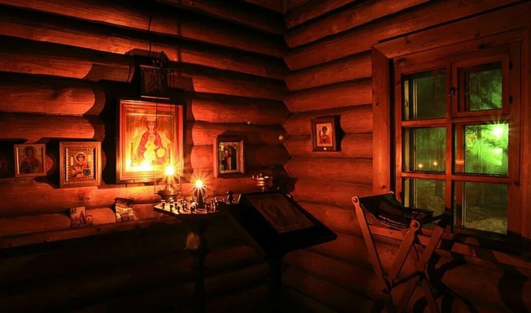 Свечки деревня. Освещение в избе. Горящие свечи. Деревня ермаки молодечненского района. Свеча в избе.
