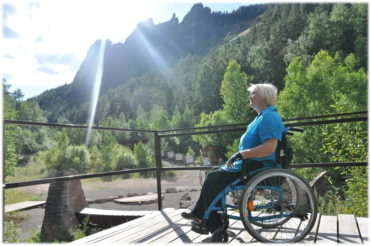 Город саки санаторий для инвалидов колясочников. Санаторий для инвалидов колясочников на море. Доступность отдыха. Саки центр колясочники инвалиды. Туризм для инвалидов.