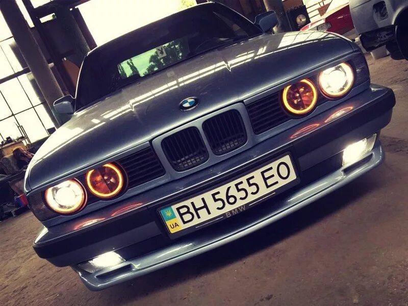 Передний бампер е34. BMW e34 m Tech. Бампер БМВ е34 м тех. Бампер BMW e34 540. BMW e34 оптика.