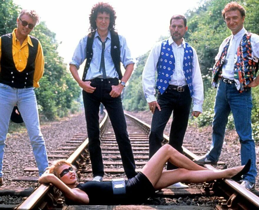 Квин скандал. Группа квин 1989. группа квин breakthru. группа queen 1991. дебби ленг breakthru.