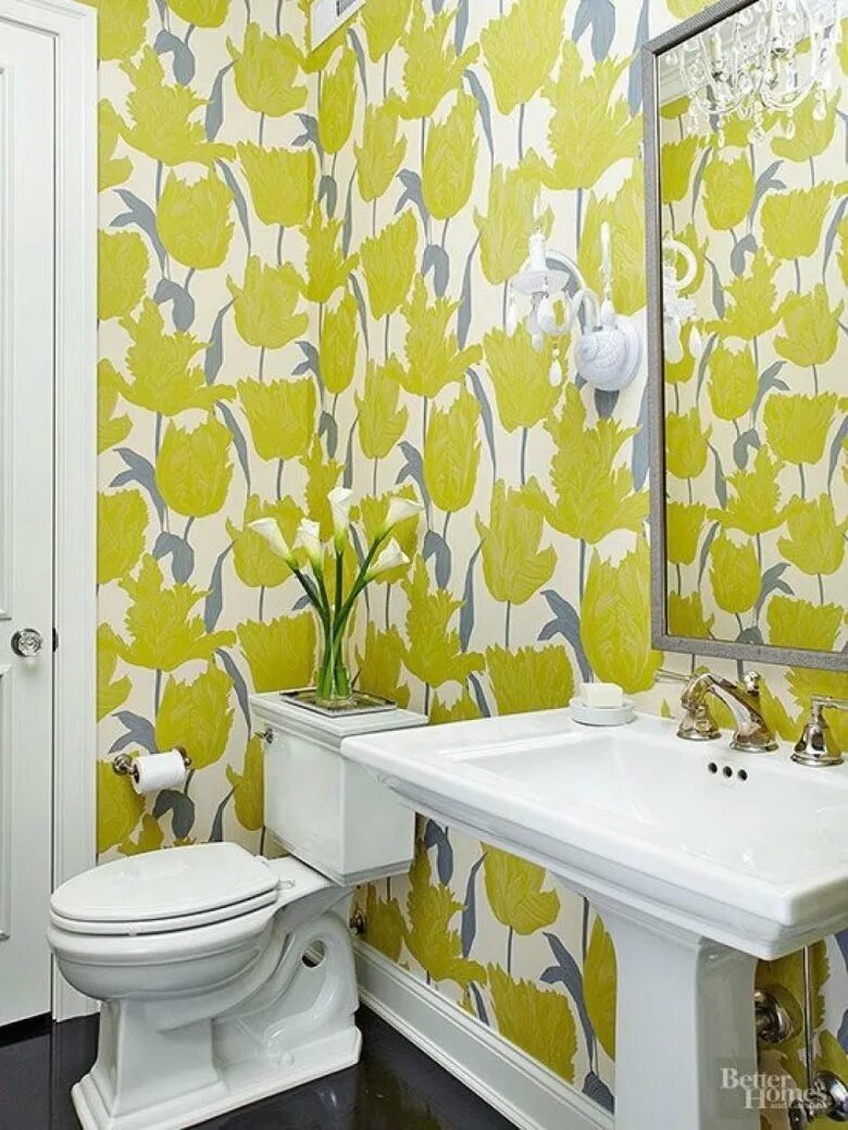Чем можно обклеить ванную. Плёнка самоклеющаяся для ванной комнаты. Самоклейка для ванной комнаты. Клеенка для ванной комнаты на стену. Ванная в зелено-желтом цвете.