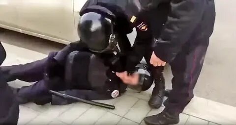 Полицейский ранил полицейского