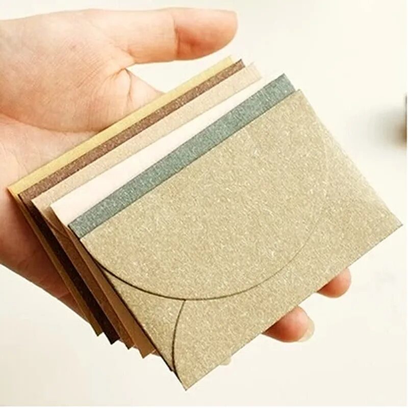 Бумажный конверт. Маленький конверт. Маленькие картонные конверты. Конверт из крафтовой бумаги.