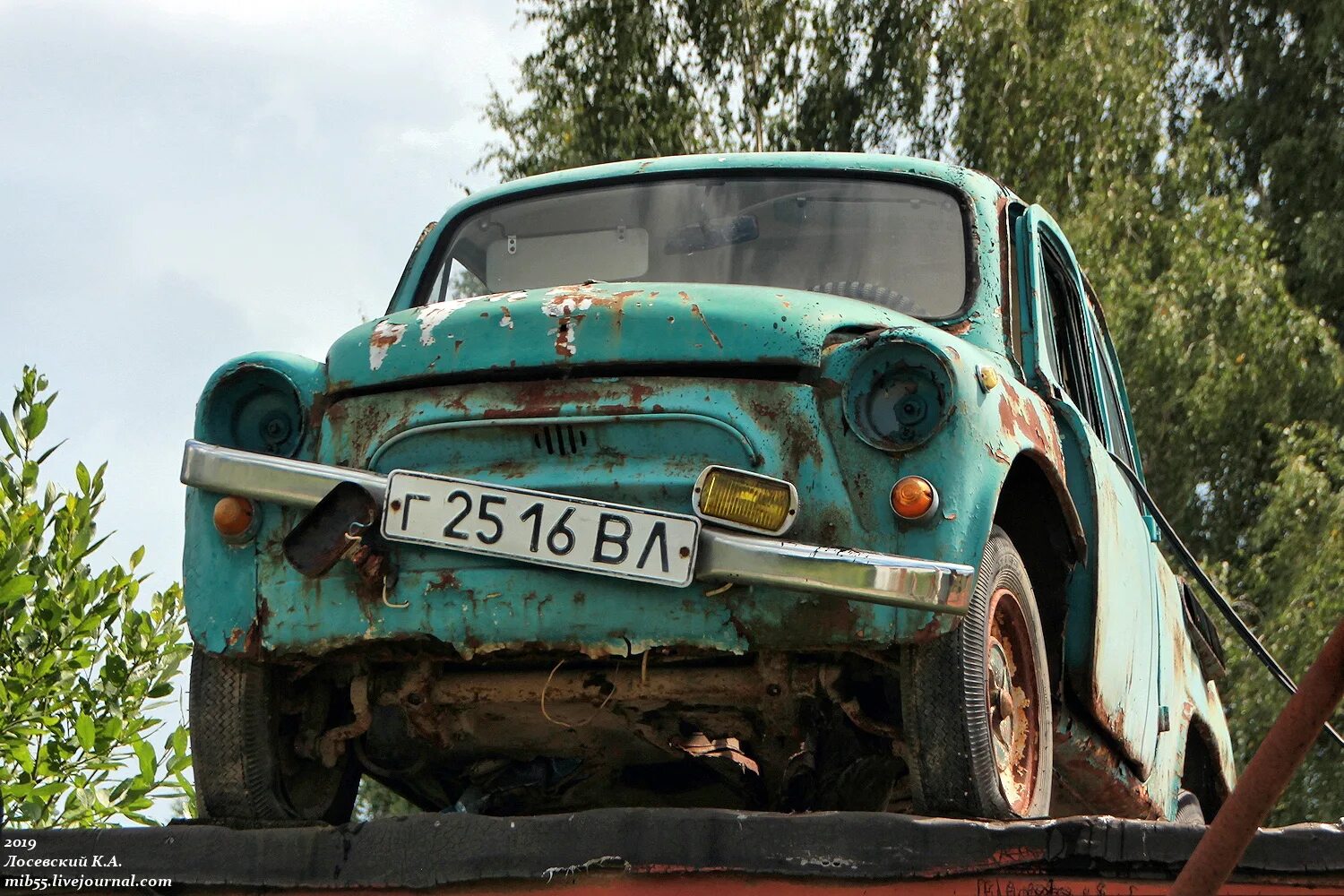 Заз 968 ржавый. Запорожец разваливающийся на ходу 6. Заз 968 заброшенный. Заз 968м ржавый. Заз 968 ржавый.