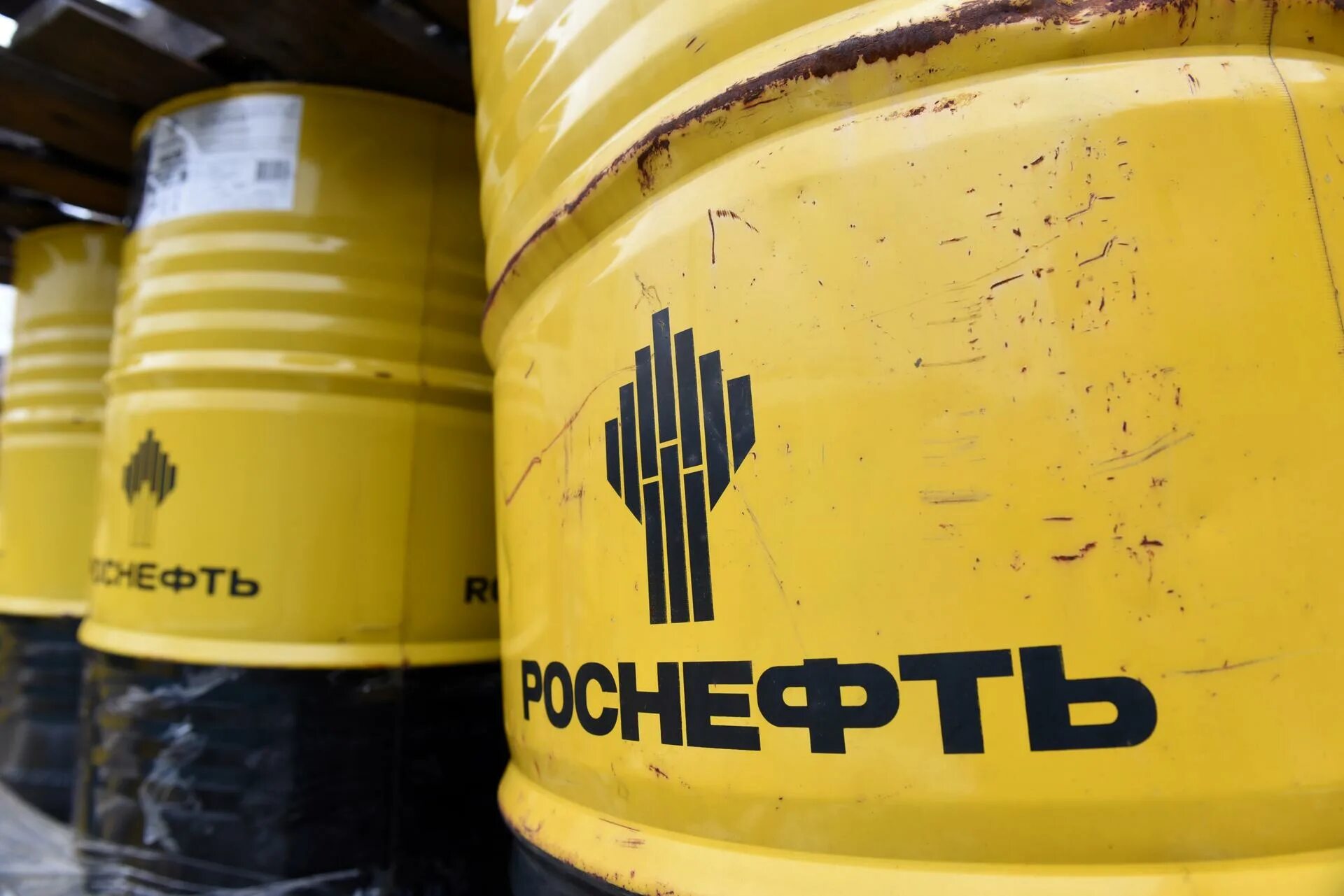 Роснефть картинки. Нефтедобыча роснефть. Роснефть. Оао нк роснефть логотип. Масло rosneft metalway 220.