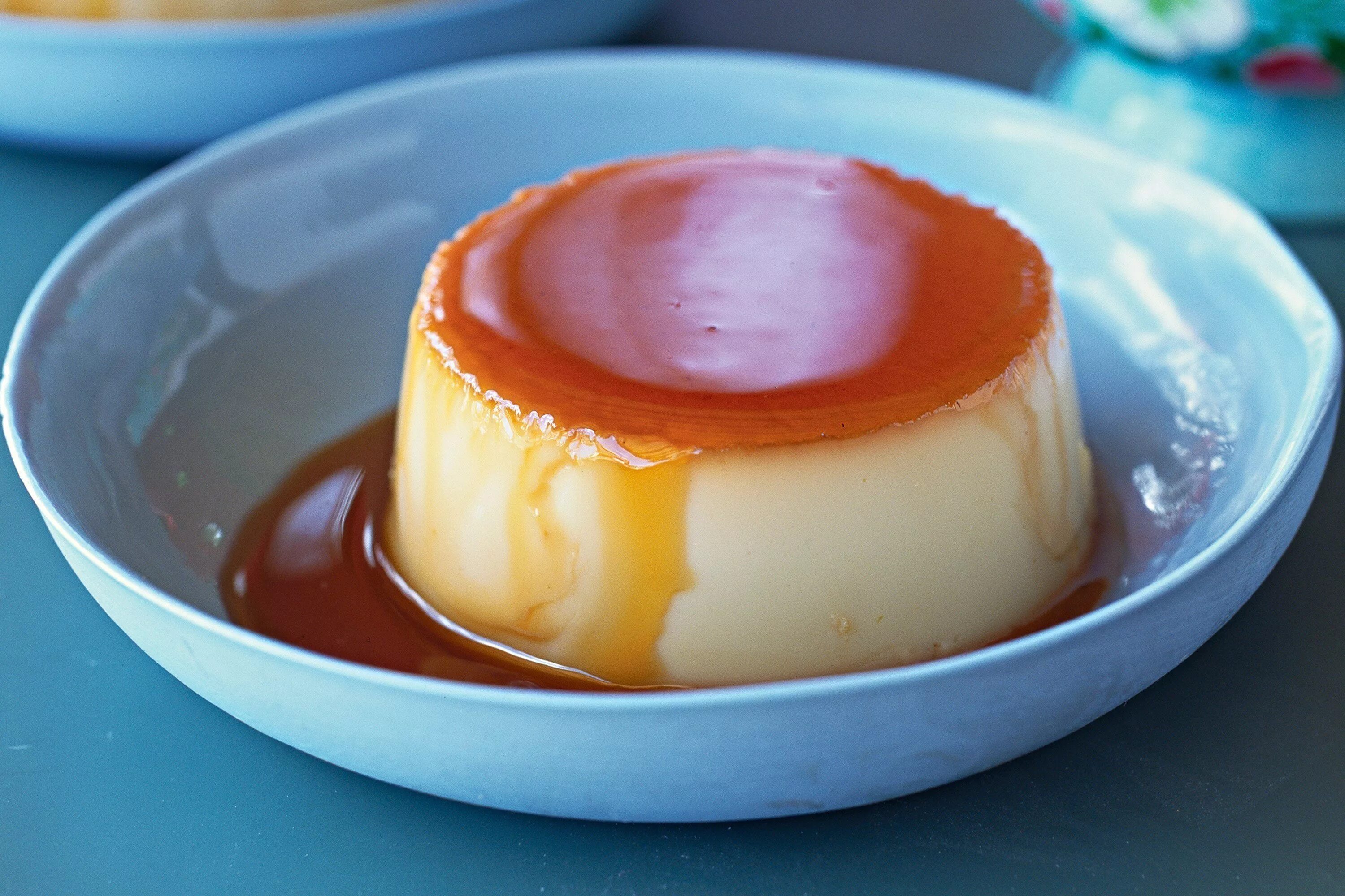 Flan napolitano. Рисовый пудинг с карамелью. Крем-карамель Флан. Яичный Флан. Карамельный пудинг Флан.