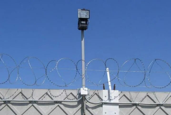 Охранное периметральное освещение. Охранное освещение периметра светильники. Тсо периметра гоби. Средства охранного освещения. Периметр-с комплекс тсо.