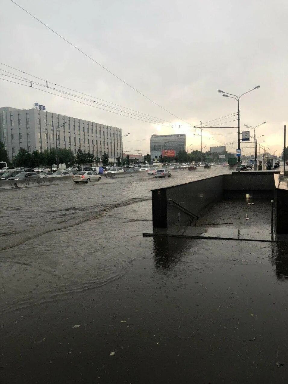 Дожди москва и область. 20.06.2020 Варшавское шоссе Москва затопило. Москва ливни затопило. Наводнение в Москве 2020. Потоп в Москве 20 июня 2020.