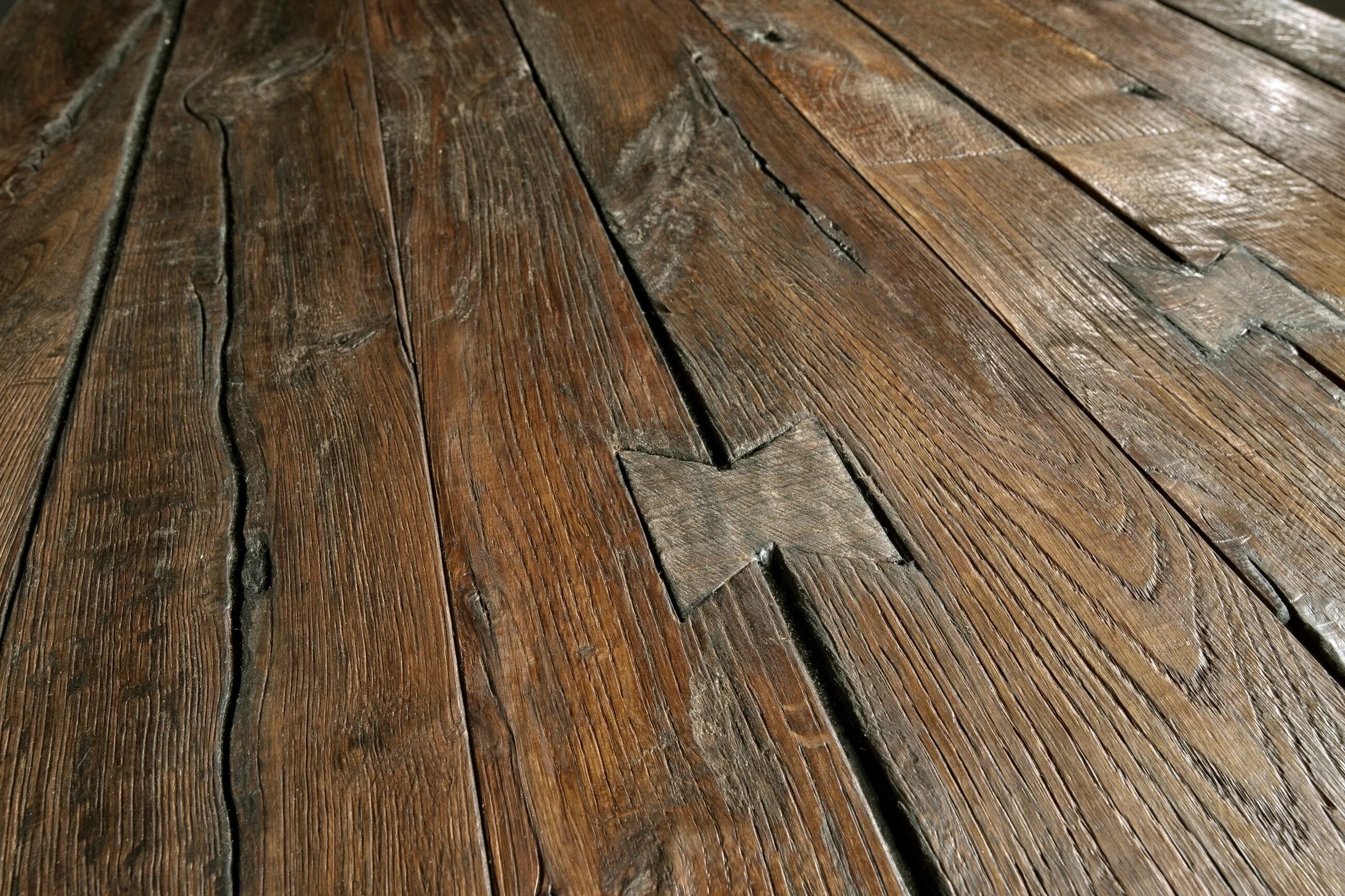 Доска обрезная и необрезная отличия. Деревянный кряк. Необрезная доска (пиломатериал). Вагонка деревянная. Vertical timber beam.