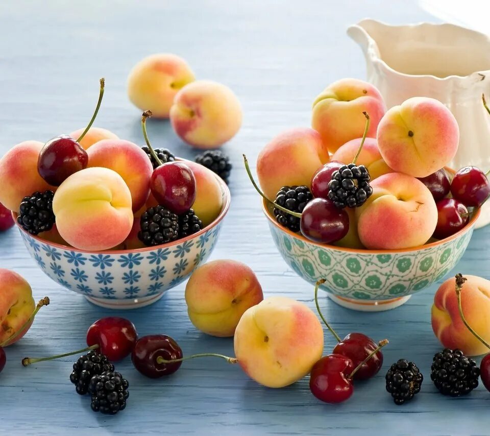 Какие ягоды фрукты в июне. Фрукты. Сочный персик. Искусственные ягоды и фрукты. Фрукты ягоды британских художников.