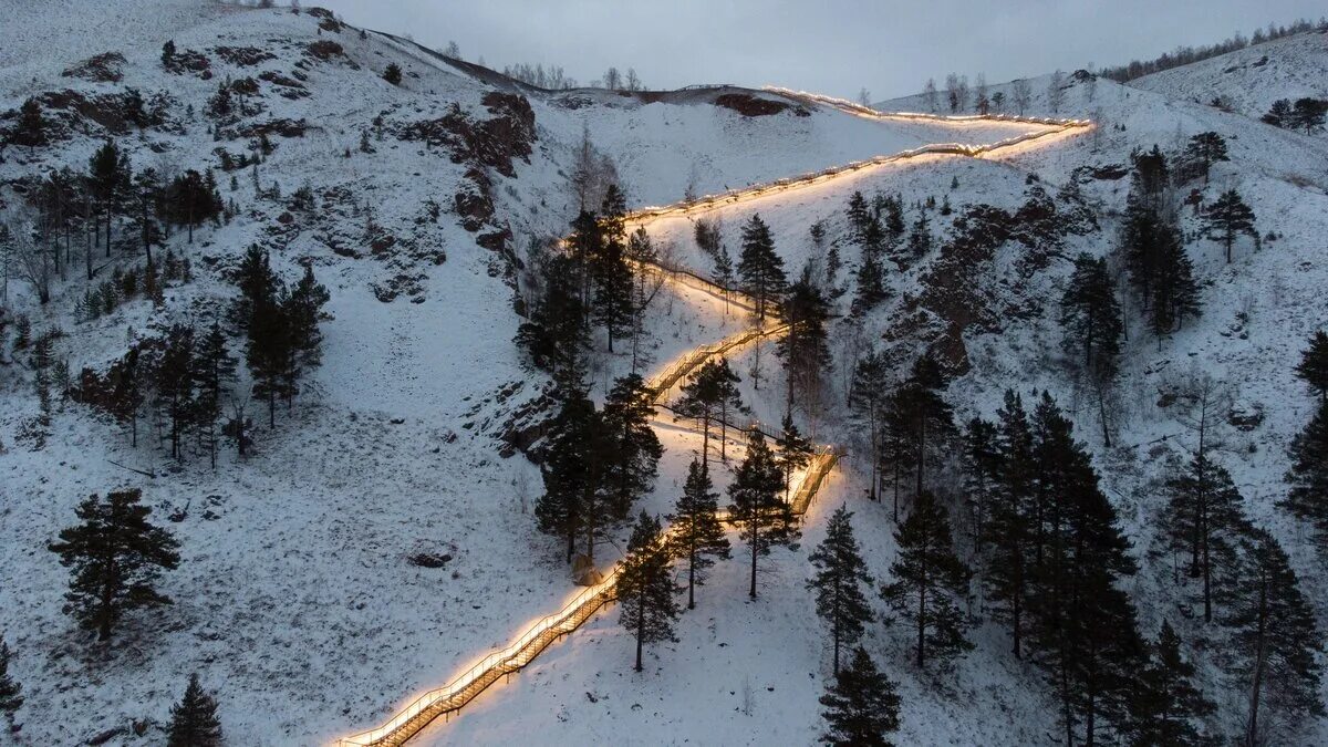 Торгашенские хребты Красноярск. Торгашинский хребет Красноярск. Торгашинский хребет лестница. Длинная лестница в Красноярске Торгашинский хребет. Красноярский край воздух