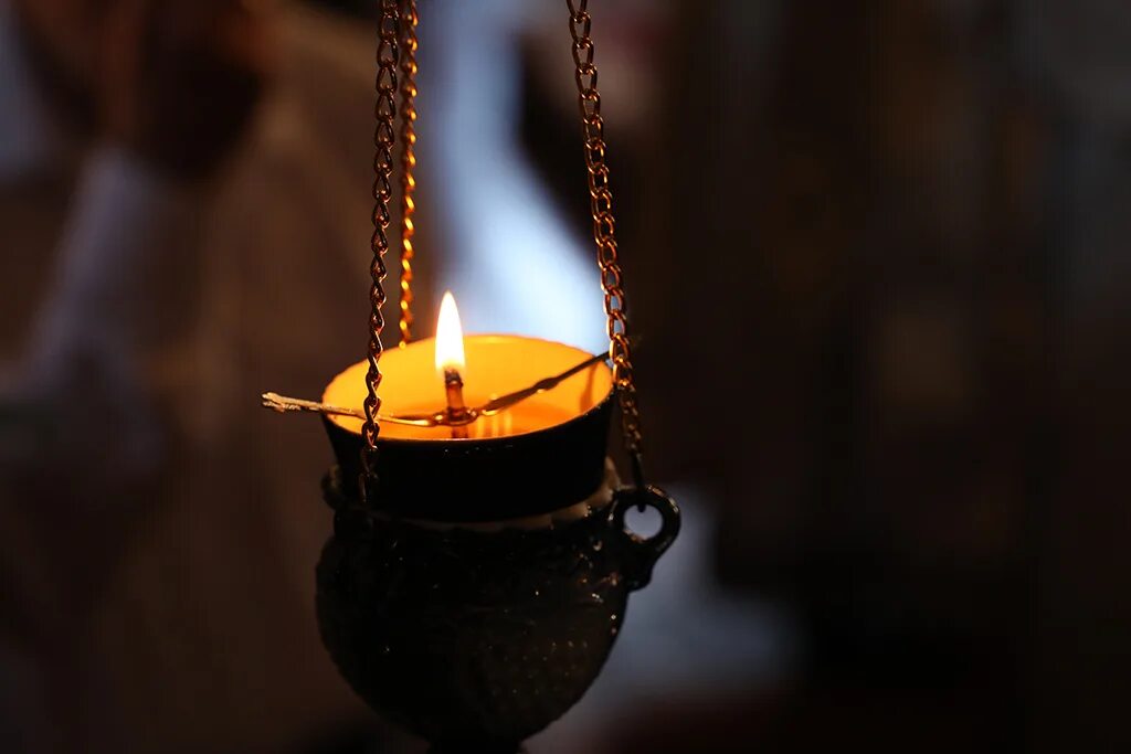 Горящая лампада. Лампада для благодатного огня. Лампадка свечка. Лампада зажженная. Лампадка свечка.