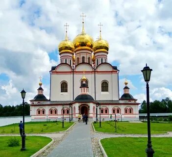 Монастырь главные герои