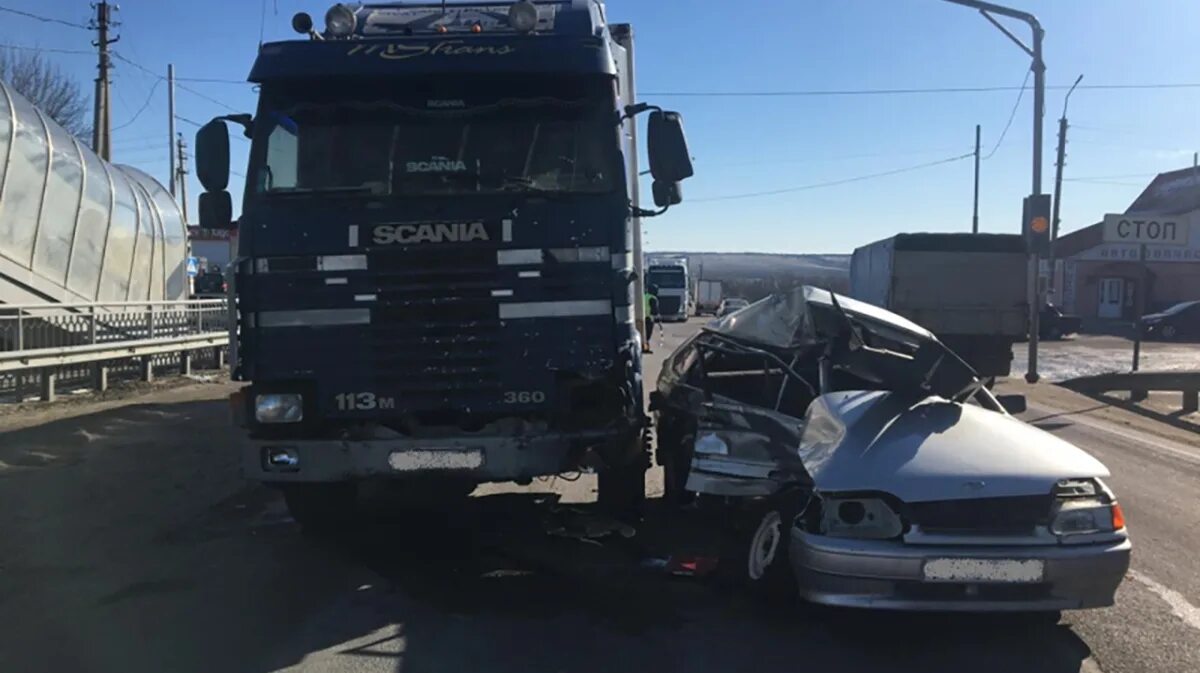 Дтп на м4 воронежская область вчера. Дтп в новохоперском районе. Дтп воронеж за последние сутки. Дтп воронежская область за последние сутки 2024. Авария фуры на трассе м4 дон.