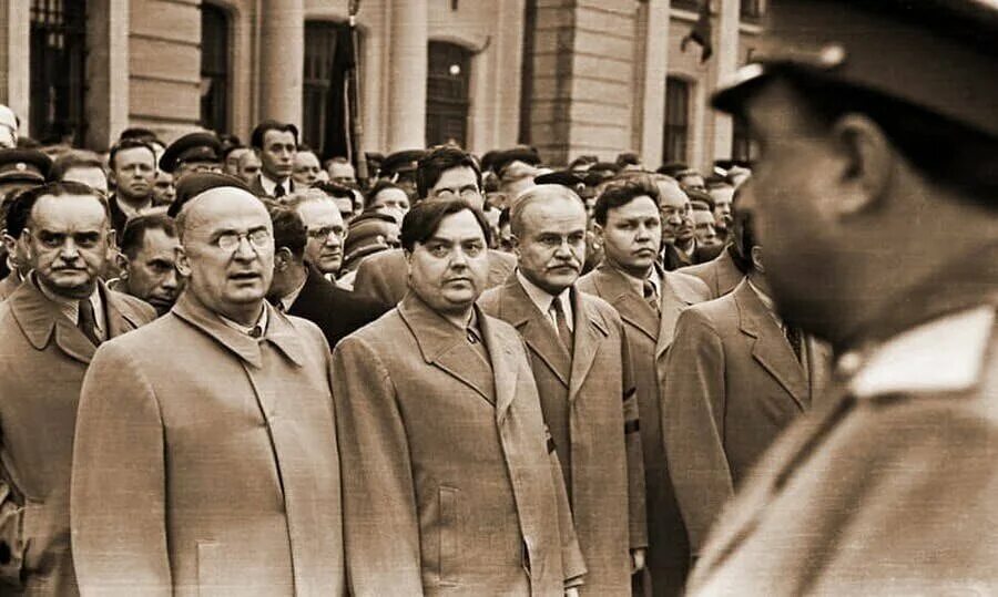 Берия 1953. Берия в Берлине 1953. Деканозов. Суд над Берией. Перед берией
