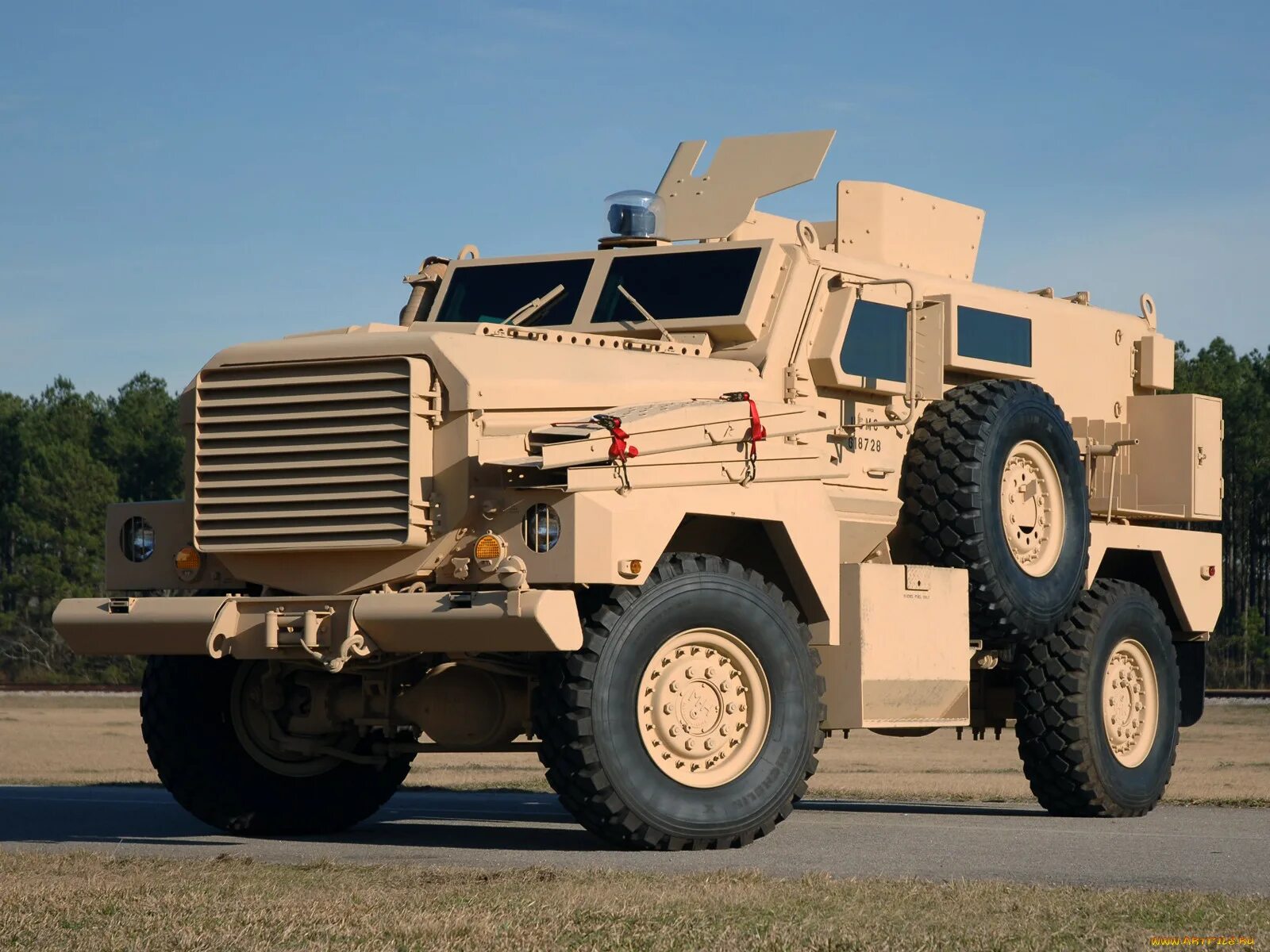 MRAP cougar 4x4. Американские бронеавтомобили MRAP. MRAP бронемашина. Кугуар бронемашина США.