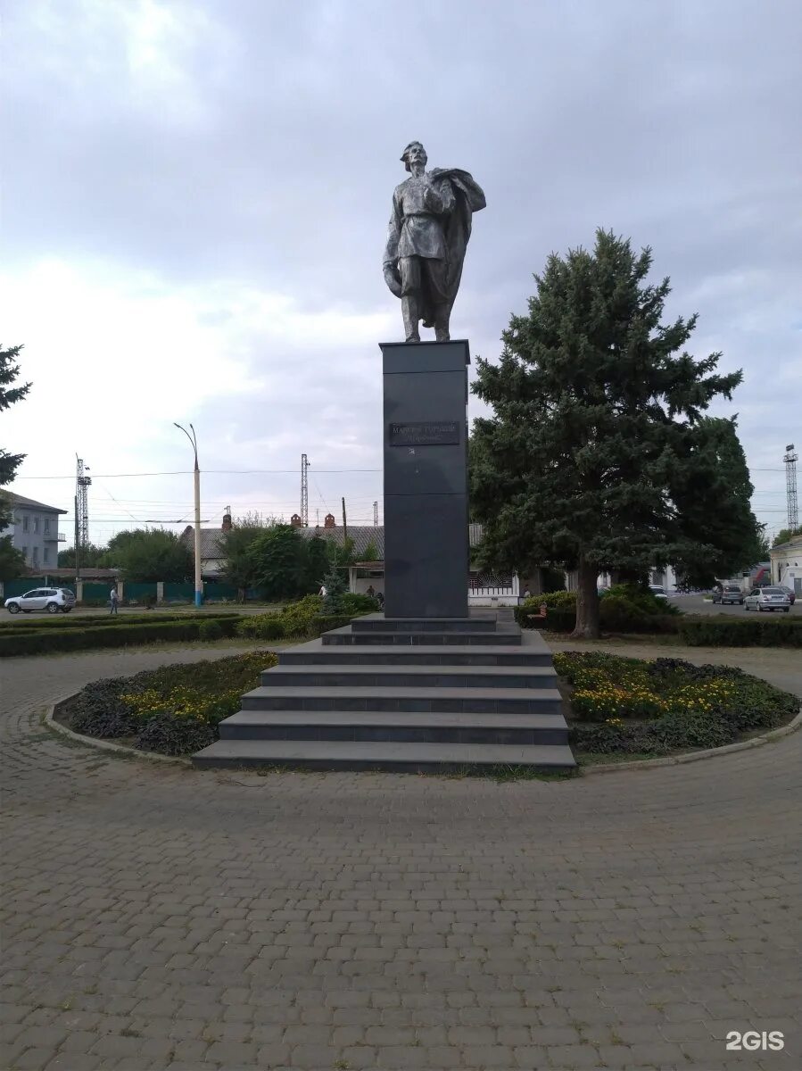 Памятник Максиму Горькому Армавир. Памятник Жукову в Армавире. Памятник а. м. Горькому в Армавире. Памятник Ленину в Армавире. М горький краснодарский край