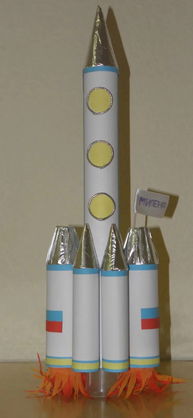 Ракета поделка. Космическая ракета поделка. Поделка ракета из бумаги. Ракета объемная поделка. Ракета своими руками в детский