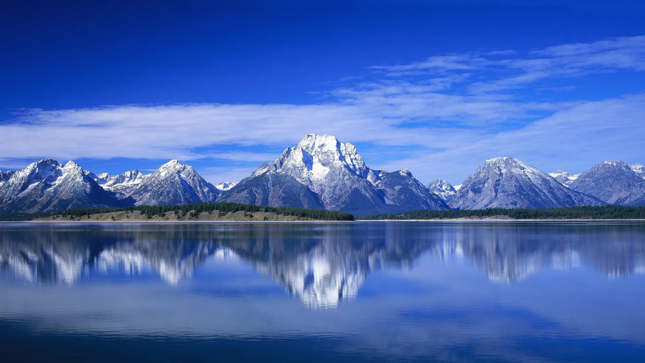 Долина десяти пиков озеро морейн альберта канада. Голубые озера нальчик. Macos big sur обои. Ночной пейзаж. Ледниковое озеро морейн.