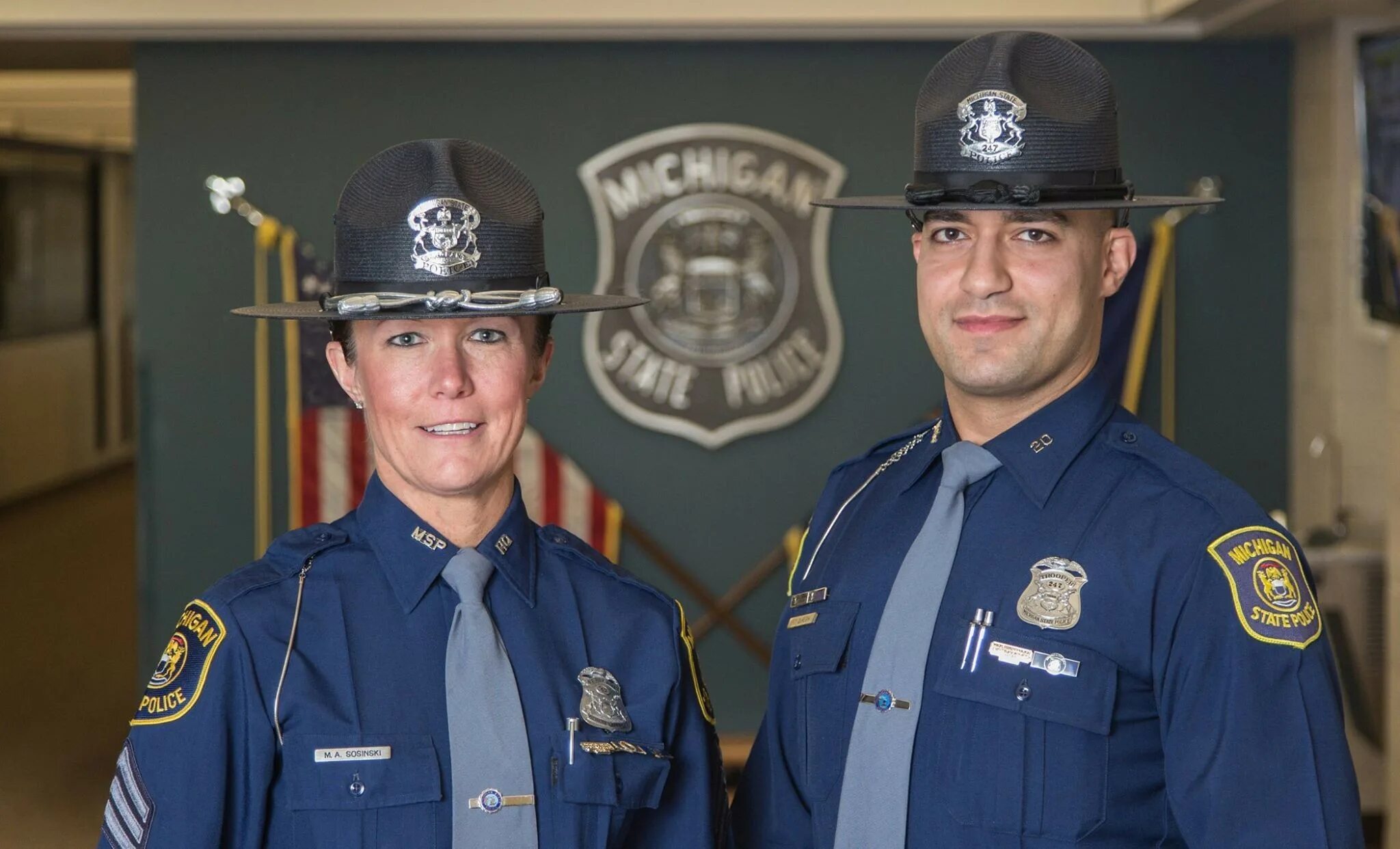 Офицер полиции сша. Michigan state police. форма полиции сша. форма американского полицейского. униформа полиции сша.