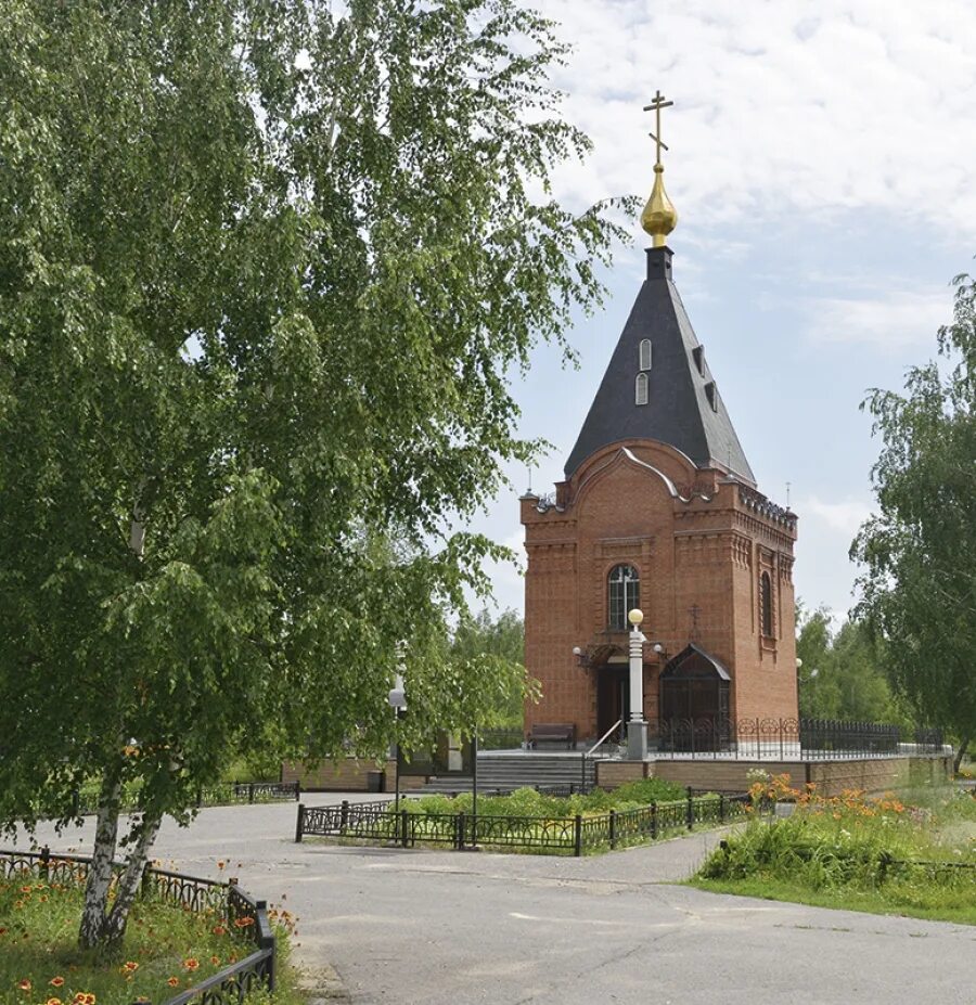 Старый оскол кладбище каплино. Храм Божией матери старый Оскол. Старый Оскол часовня. Село Каплино Старооскольского района. Кладбище Каплино старый Оскол.