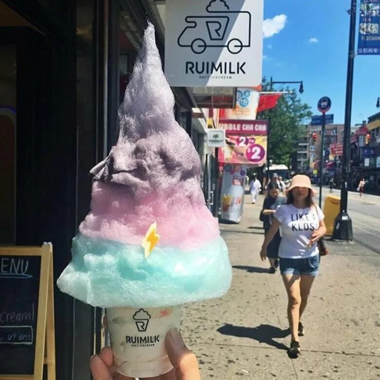 Адский босс cotton candy. Сахарная вата. Мороженое из сладкой ваты. Сахарная вата сладости. Необычная сладкая вата.