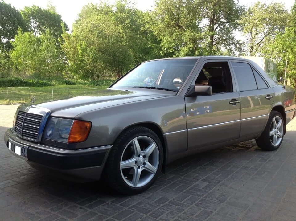 Mercedes w124 r17. Поставь 124. Поставь 124. Поставь 124. Мерседес е 124 1990.