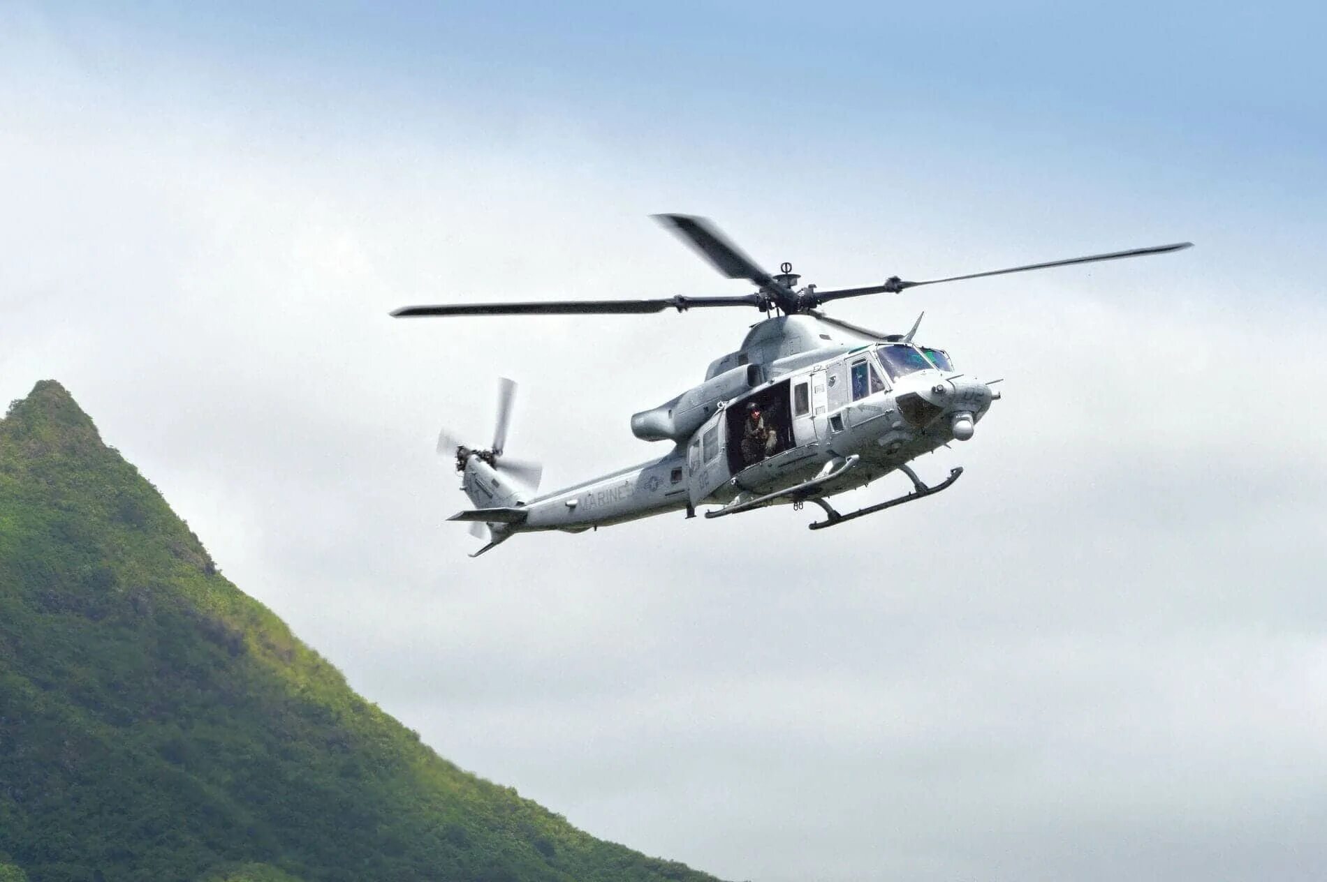 Uh 1 venom. Вертолет uh1 venom. Uh 1y venom. Uh-1y venom вертолет. Многоцелевых вертолётов uh-1y venom.